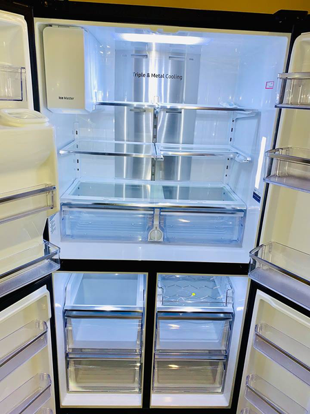 Samsung Flex 4 door Family Hub Refrigerator in Black stainless - New 4 Less Appliances